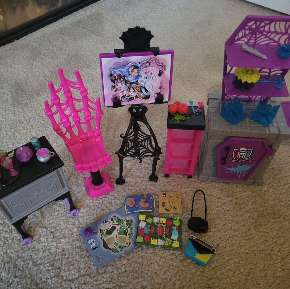 Monster High Paris Cafe set, kitchen set, art school set, Frankie experiment set